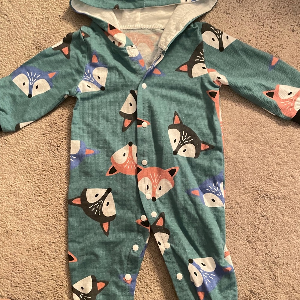NWTAdorable Fox Hoodie long sleeve 3-6m